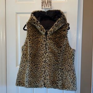 Reversible black/cheetah faux fur vest xl